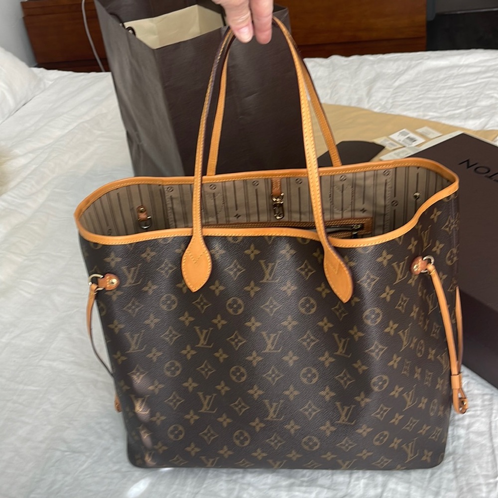 Pristine Authentic Luis Vuitton Neverfull GM Monogram Handbag W Tags & Box, Bags